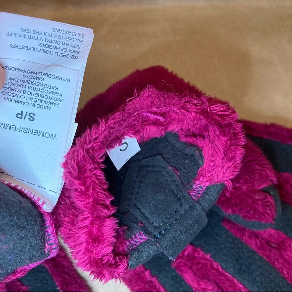 North face gloves